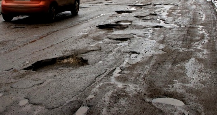 Дмитрий Гришин вновь выиграл дело о возмещении ущерба, причиненного автомобилю клиента вследствие попадания в яму на дороге